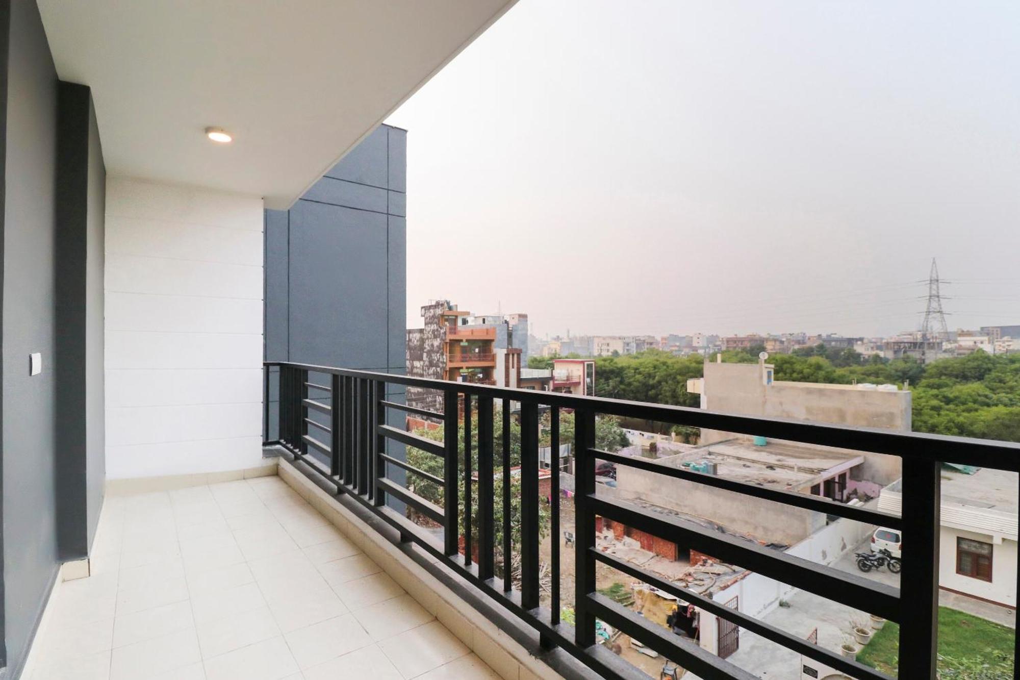 فندق Townhouse Noida Sector 71 Near Iskcon Temple Noida Indirapuram المظهر الخارجي الصورة